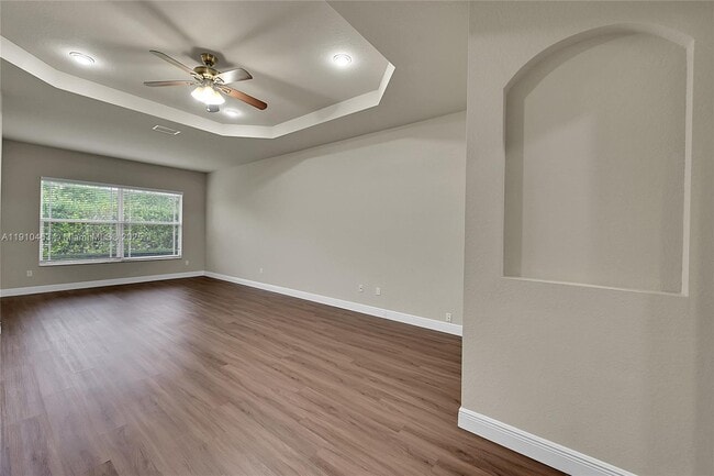 Building Photo - 9051 Edgewater Bend