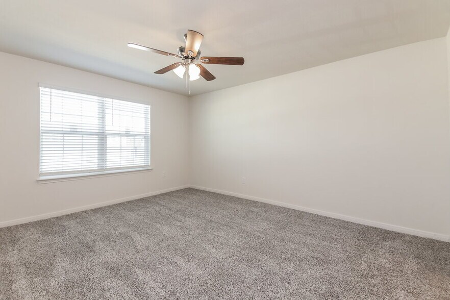 Building Photo - 215 Marsh Ln
