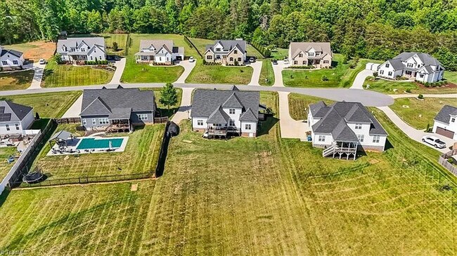 Building Photo - Lease OR Lease to Own