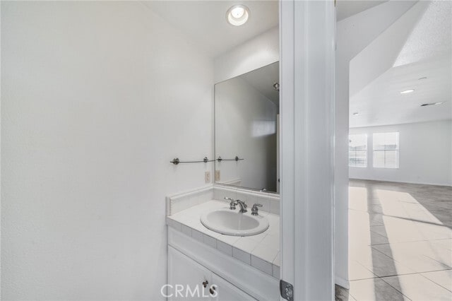 Building Photo - 814 Silk Tree