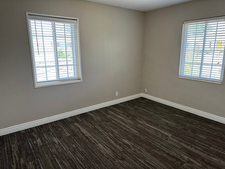 Building Photo - 3396 S Lorraine Cir