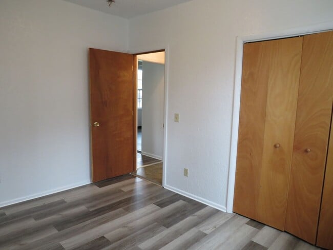 Building Photo - 2 Bed / 1 Bath House
