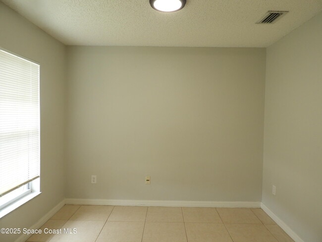 Building Photo - 450 Santa Martia St SW