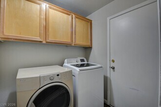 Building Photo - 3733 Horseshoe Mesa St