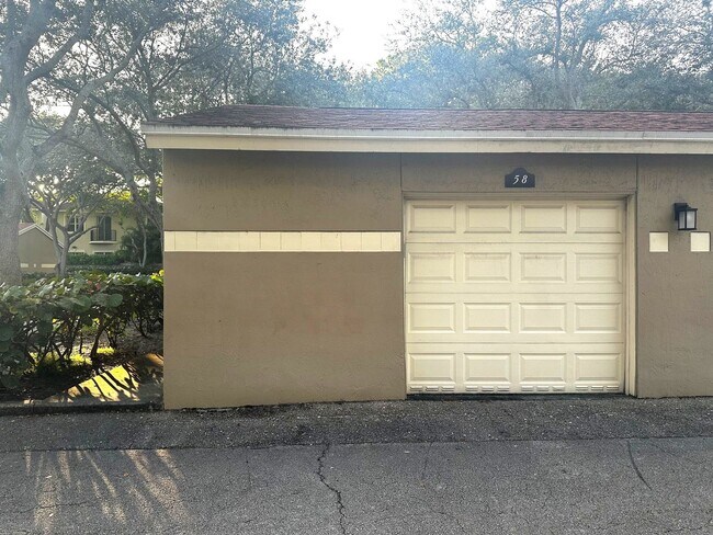 Building Photo - 2Bd/ 2Ba Condo in Premier Delray Beach Location **Optional Private Storage Garage**