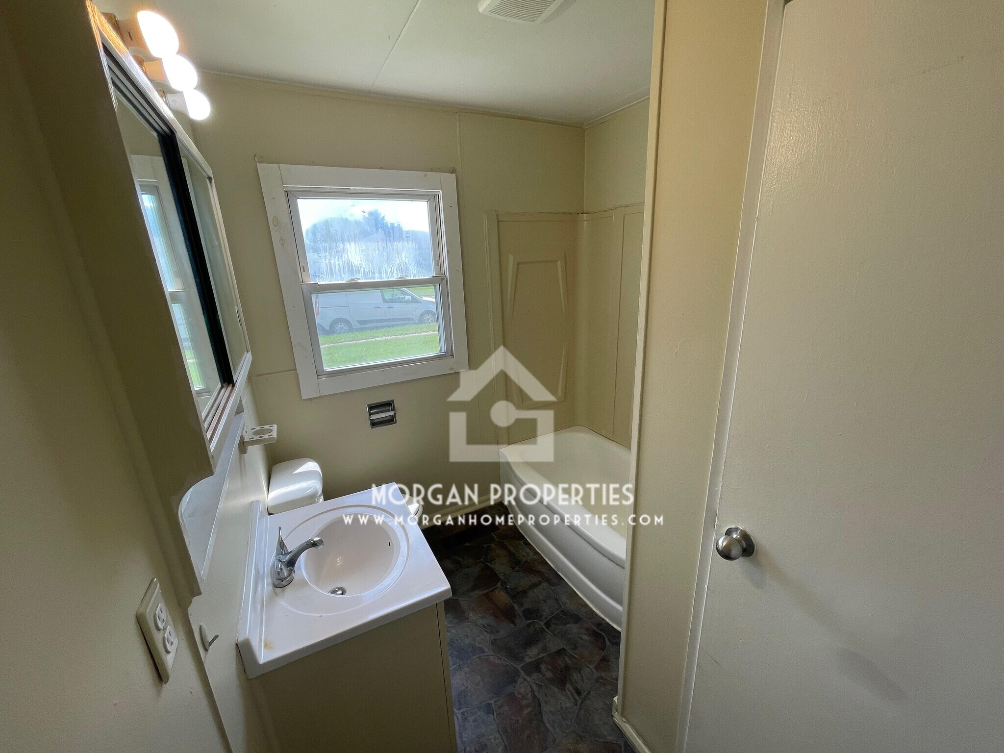 Building Photo - 2729 Shawnee Dr