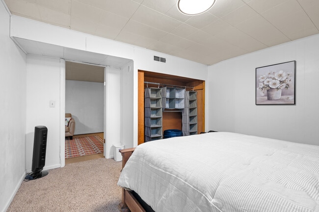 Building Photo - 428 Edwards Ave