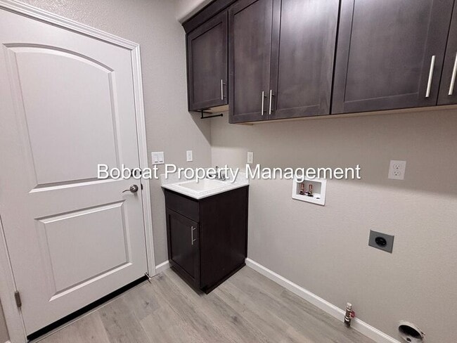 Building Photo - 860 Furlong Dr