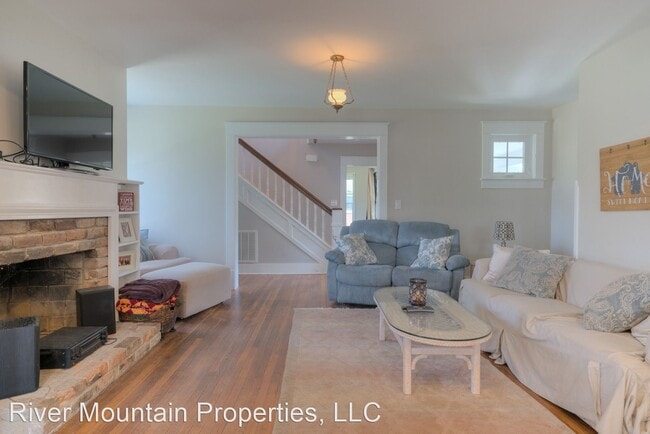 Building Photo - 5 br, 3 bath House - 202 Washington Street