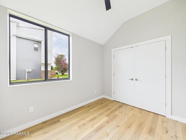 Building Photo - 1120 S Washington St