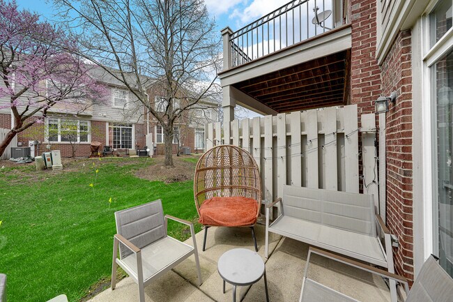 Building Photo - 1472 N Pinehurst Dr