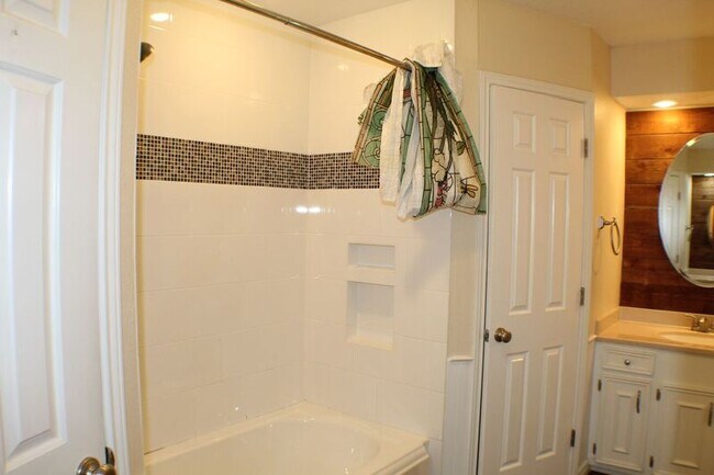 Building Photo - 7838 Williams Ave