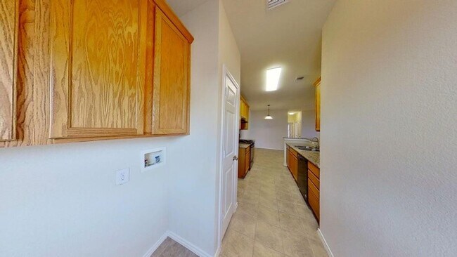 Building Photo - 627 Luther Dr