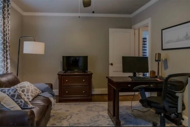 Building Photo - 100 Oakwood St NW