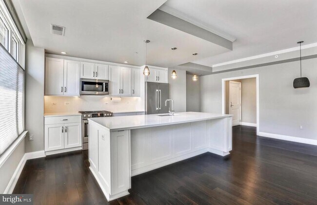 Building Photo - 4915 Hampden Ln