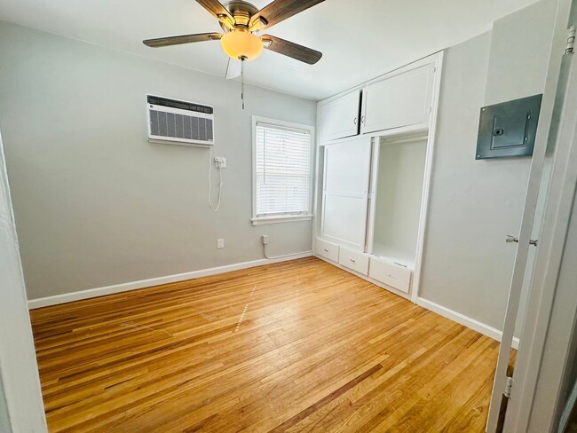 Building Photo - 7 E Clark St