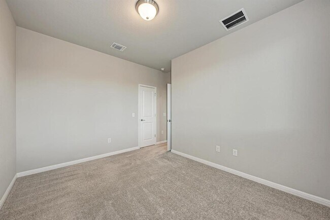 Building Photo - 5408a Baythorne Dr
