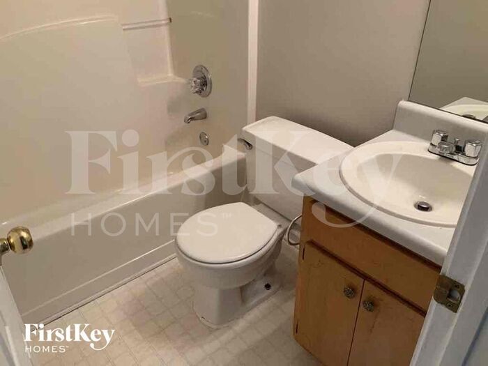 Building Photo - 5685 Cottage Ln