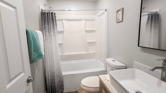 Building Photo - 1059 Gillespie Dr