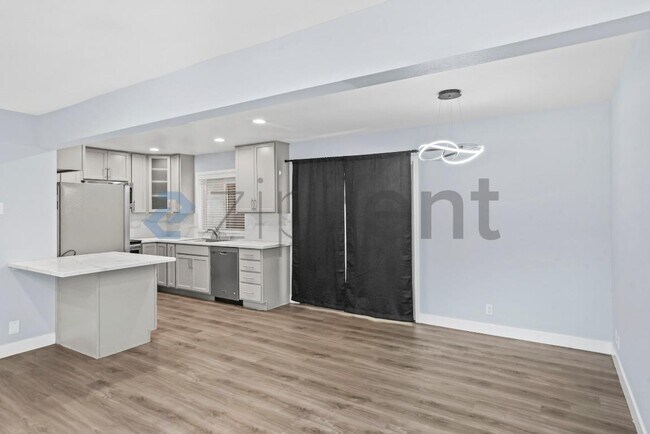 Building Photo - Unit Apt 2