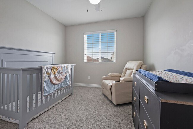 Building Photo - Stunning Daybreak Townhome!  $500 MOVE IN ...