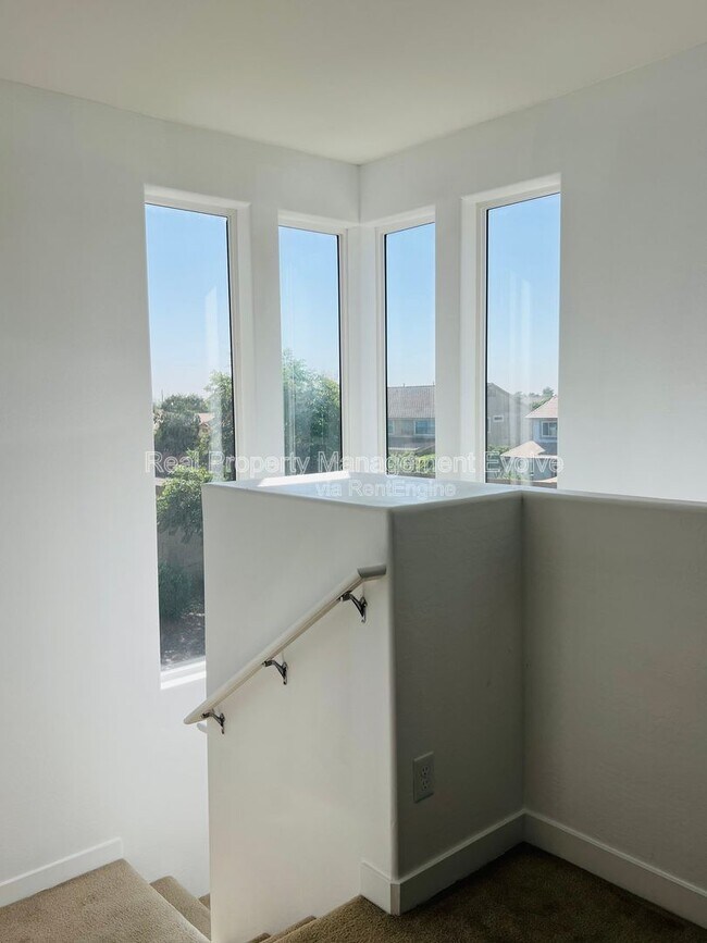 Building Photo - 15811 N 74th Ln