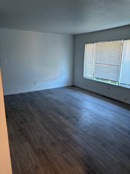 Building Photo - 8608 SE Bybee Blvd