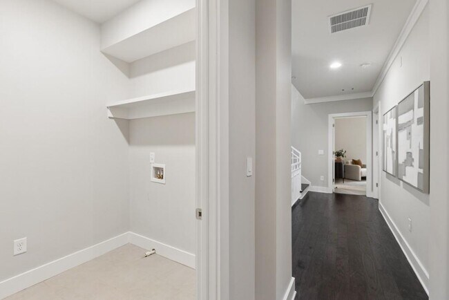 Building Photo - 2974 Hermance Dr NE