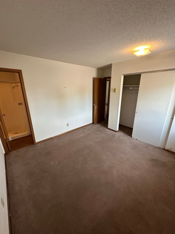 Building Photo - 103 Cottonwood Ave N
