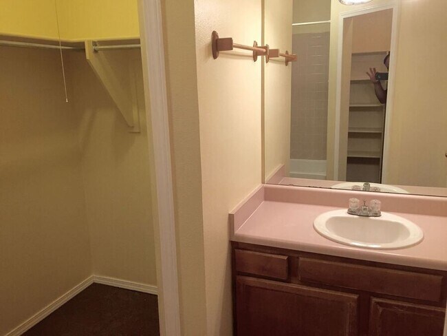 Building Photo - 6460 Mohican Dr
