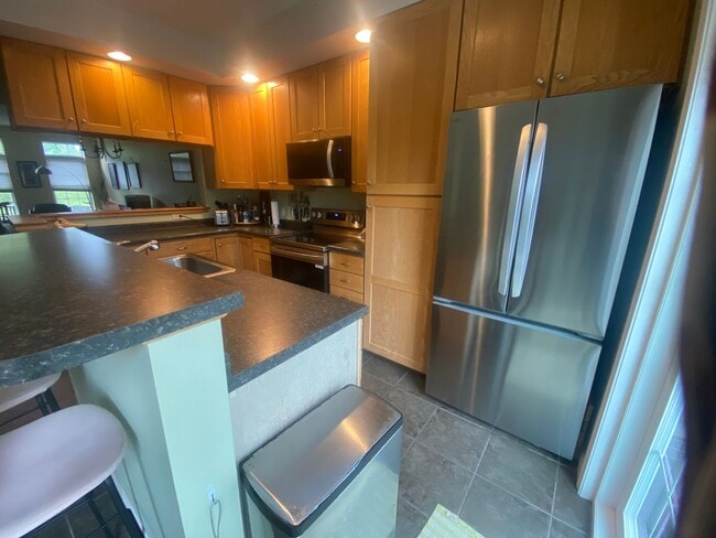 Building Photo - Beautiful Townhouse in White River Junction  (CURRENTLY UNDER CONTRACT)