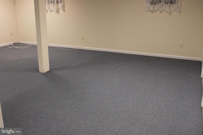 Building Photo - 6210 Cottonwood St