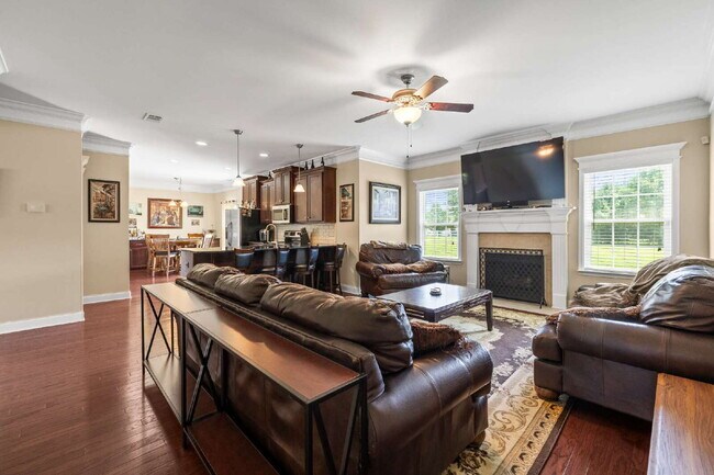 Building Photo - Spacious 5-Bedroom Home for Rent in Rincon!