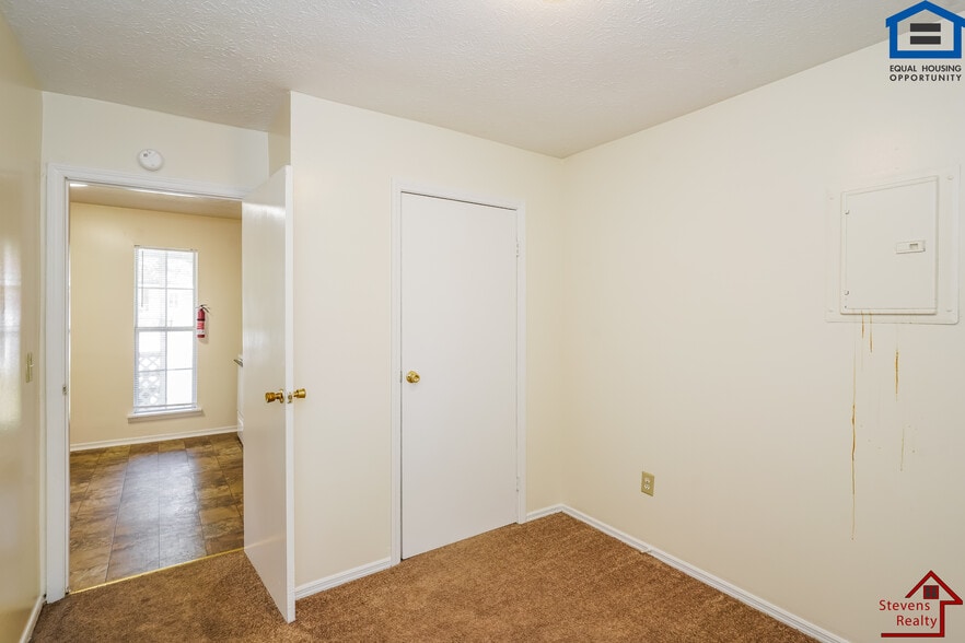 Building Photo - 140 Bybee Woods Dr