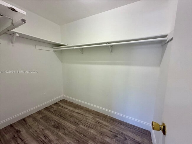 Building Photo - 4086 N Pine Island Rd