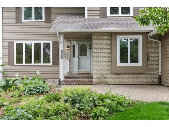 Building Photo - 7140 Willow View Cove