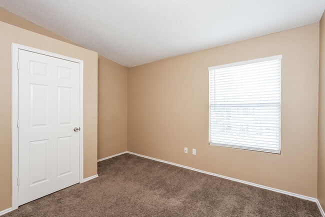 Building Photo - 2500 Coldstream Dr