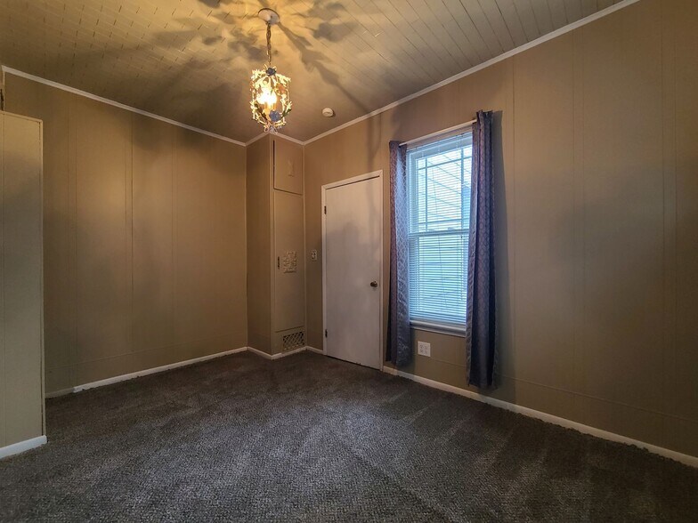 Building Photo - 621 State St