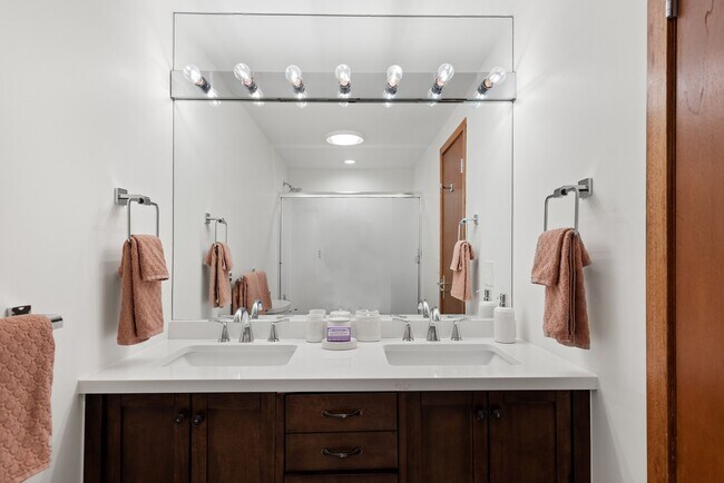 Building Photo - 126 Edgewood Ln