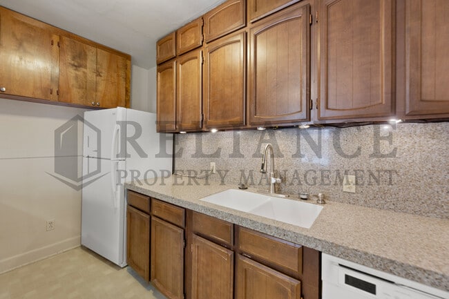 Building Photo - 737 S Lorraine Ave