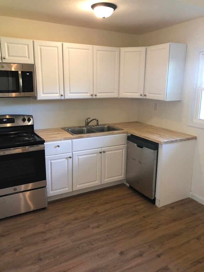 Kitchen/Dishwasher - 9215 ARISTIDES DR