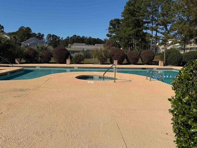 Building Photo - 1065 Plantation Dr W