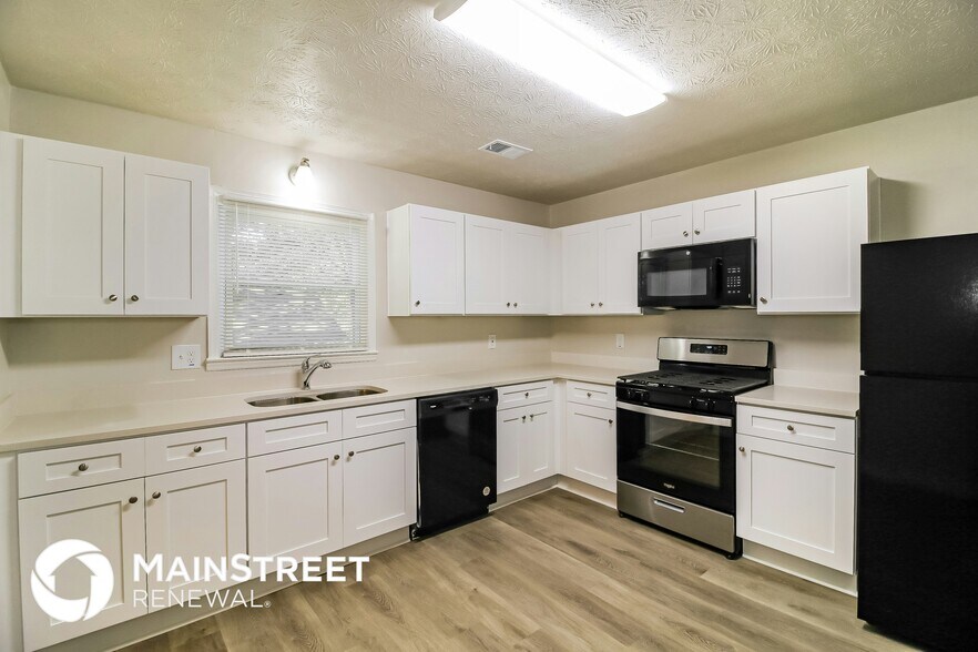 Building Photo - 785 Redland Dr