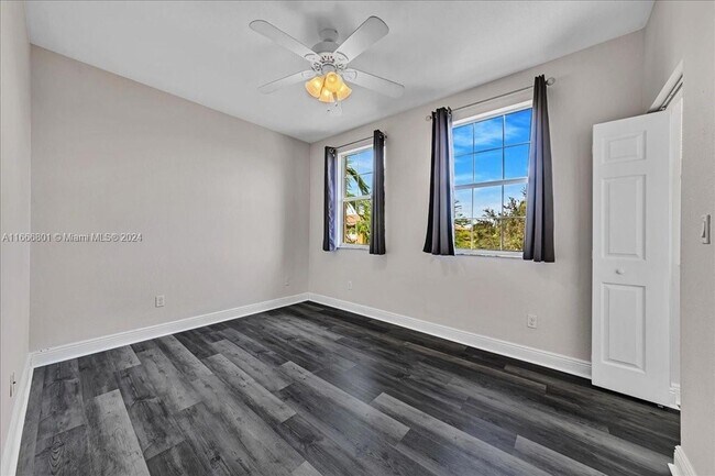 Building Photo - 995 SW 147th Ave