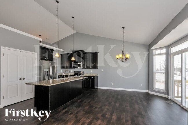 Building Photo - 221 Lonepine Dr