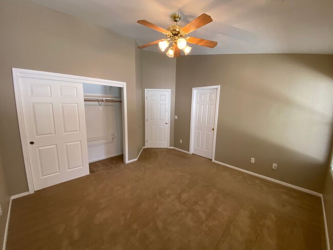 Building Photo - Cozy NW Visalia Home Rent Ready!