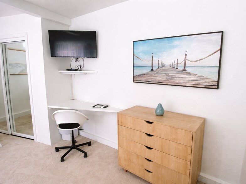 Building Photo - 2404 Chatsworth Blvd