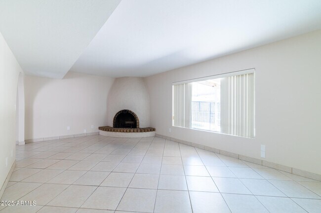 Building Photo - 2847 E Acoma Dr