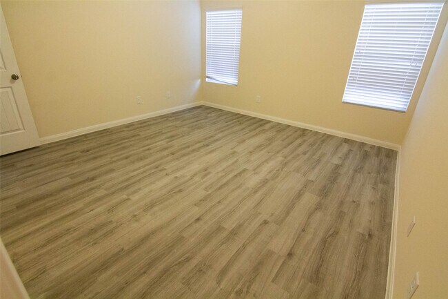 Building Photo - 301 N Meadows Dr