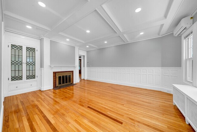 Building Photo - 28 Richardson Ave